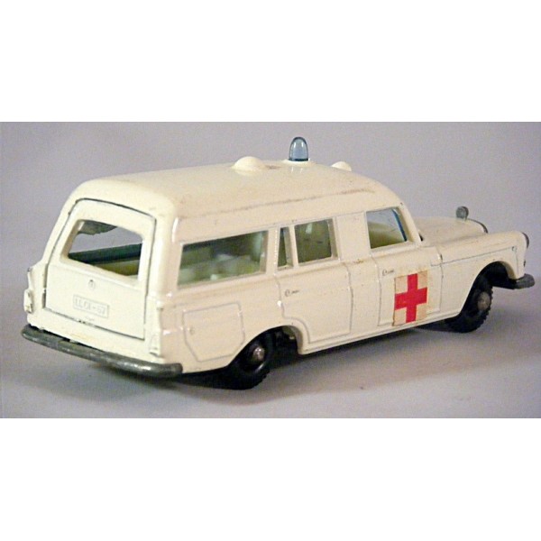 Matchbox mercedes ambulance #4
