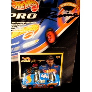 Hot Wheels Pro Racing SuperSpeedway Edition Kyle Petyy STP Stock Car