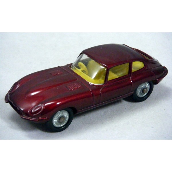 husky-jaguar-e-type-22.jpg