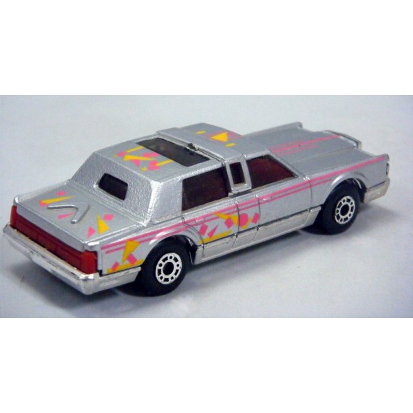 Matchbox Dream Machines - Lincoln Town Car - Global Diecast Direct