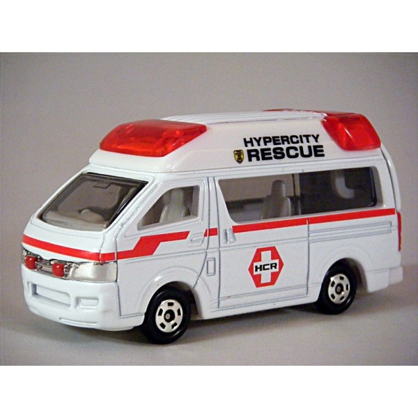 tomica ambulance