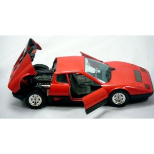 Bburago - 1:24 Scale - Ferrari 512 Berlinetta Boxer 