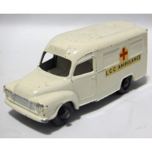 Matchbox Regular Wheels (14C-3) - Daimler Ambulance - Global Diecast Direct