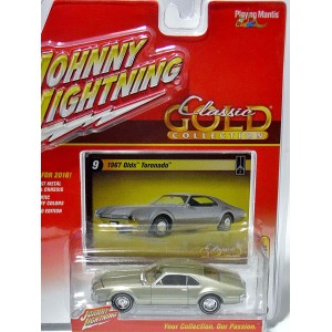 Johnny Lightning Classic Gold - 1966 Oldsmobile Toronado