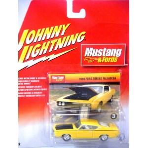Johnny Lightning 1969 Ford Torino Talledega 