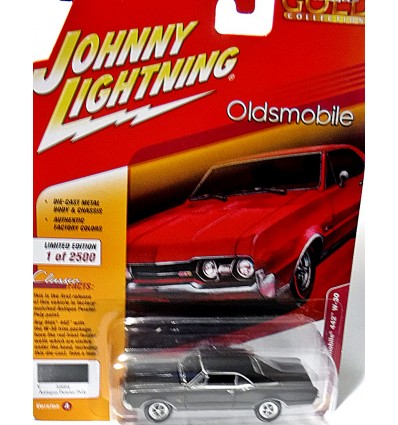 Johnny Lightning Classic Gold: 1967 Oldsmobile 442 W-30