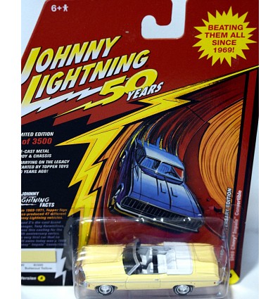 Johnny Lightning Classic Gold - 50th Anniversary - 1969 Chevrolet Impala Convertible