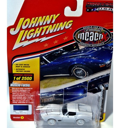 Johnny Lightning Muscle Cars USA - Rare White Lightning - 1972 Chevrolet Corvette C3 Coupe