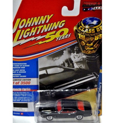Johnny Lightning Muscle Cars USA -1969 Oldsmobile Cutlass 442