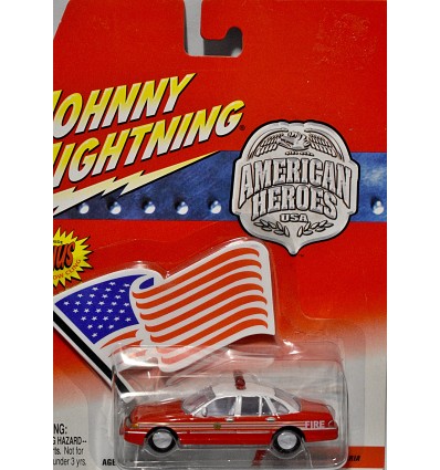Johnny Lightning American Heroes - White Lightning - Ford Crown Victoria Fire Chief Car