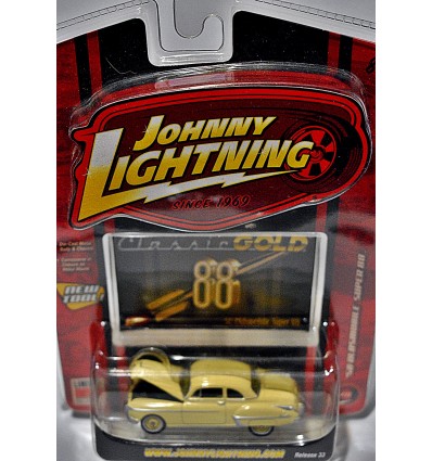 Johnny Lightning Classic Gold - 1950 Oldsmobile Rocket 88