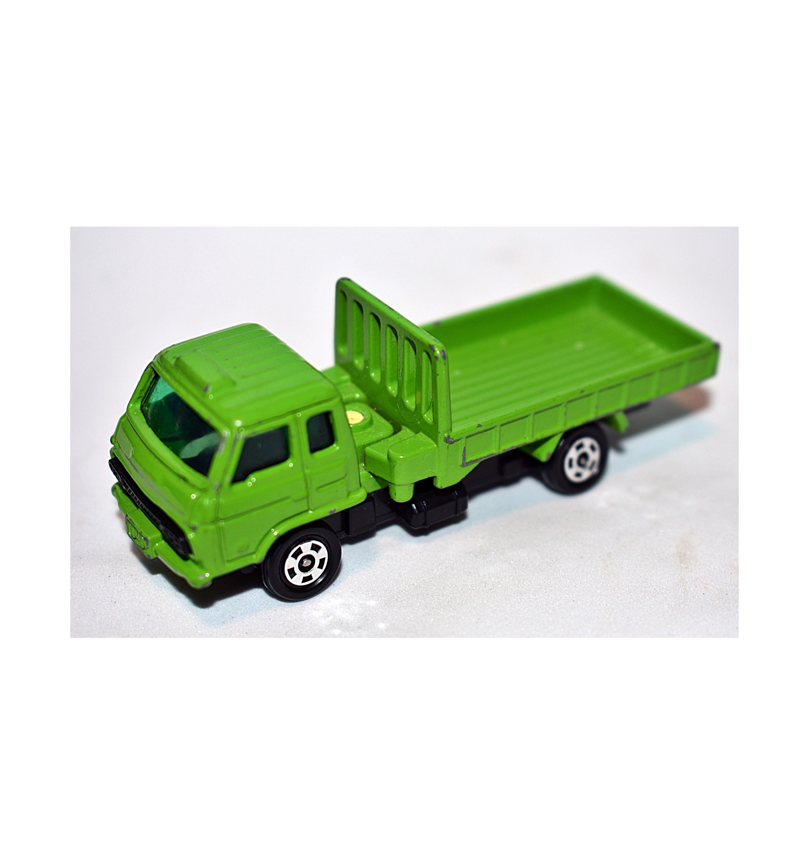 Tomica Nissan Diesel Condor