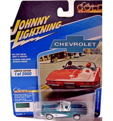 Johnny Lightning Classic Gold - 1962 Chevrolet Corvette Convertible 