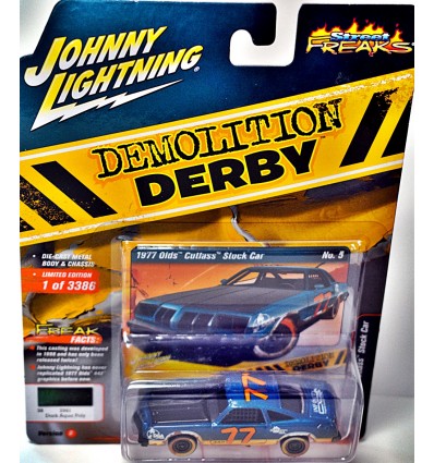 Johnny Lightning Street Freaks - Demolition Derby - 1977 Oldsmobile Cutlass Stock Car