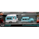 Maisto - Tow & Go - 1967 Volkswagen 1600 Squareback Station Wagon & Classic Craft Camping Trailer