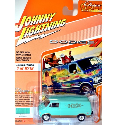 Johnny Lightning - Classic Gold - 1976 Dodge Tradesman Custom Van