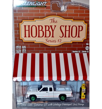 Greenlight Hobby Shop - GREEN MACHINE - 1991 GMC Sonoma ST with Gas Pump