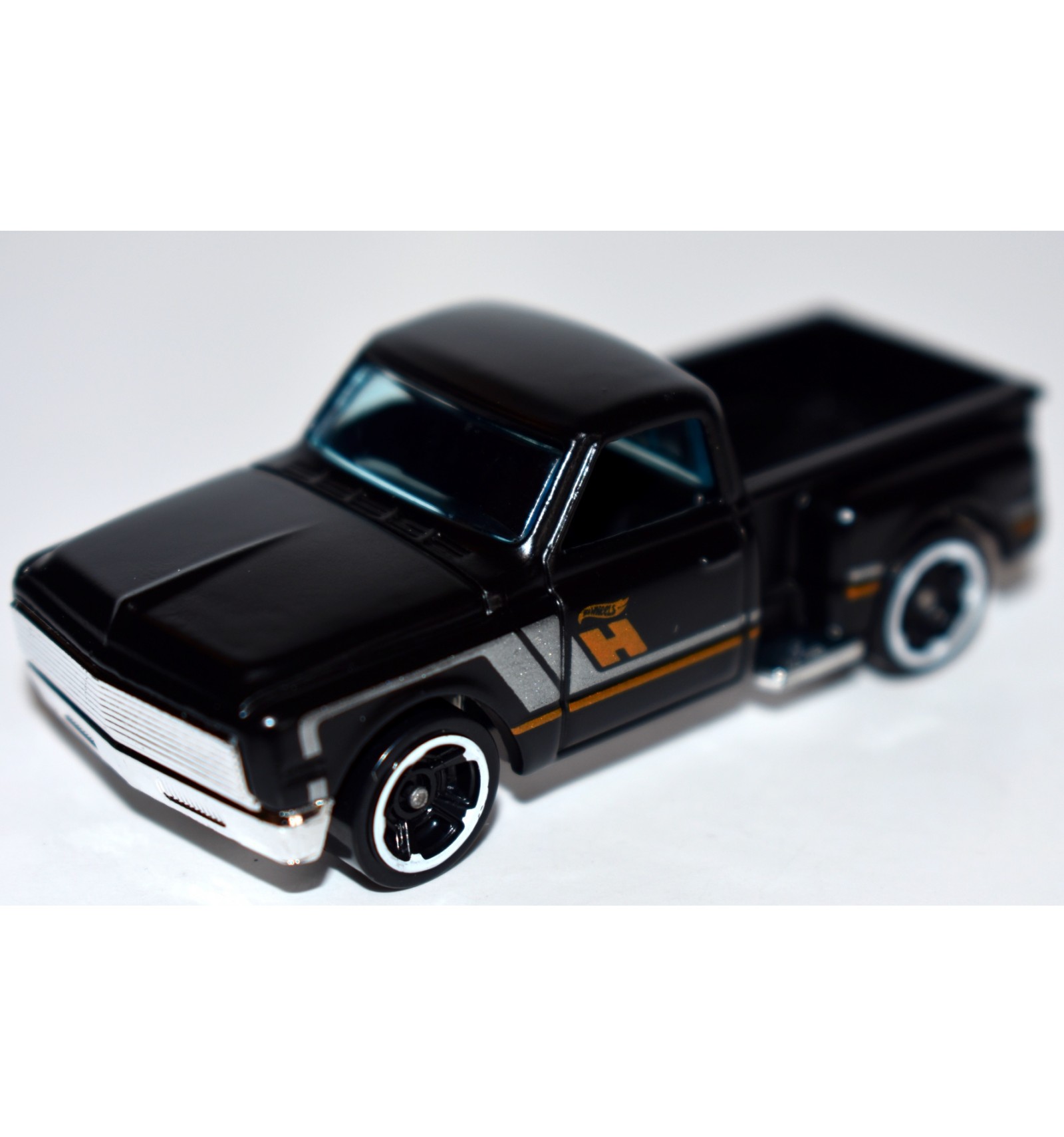 Hot Wheels - 1969 Chevrolet C10 Stepside Pickup Truck - Global Diecast ...