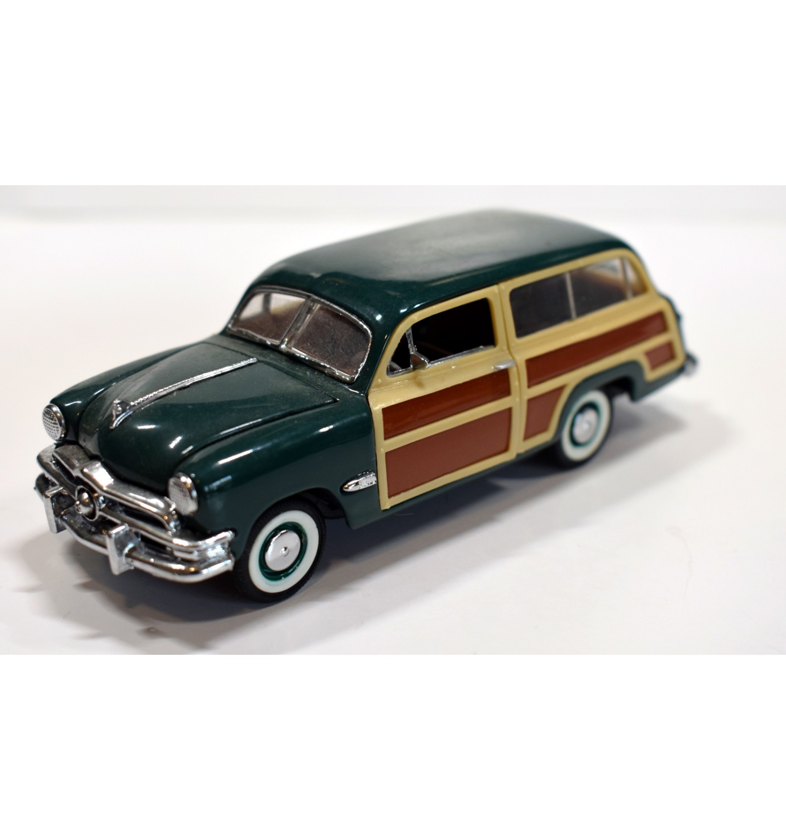 The Franklin Mint - 1949 Ford Woody Station Wagon - Global Diecast Direct