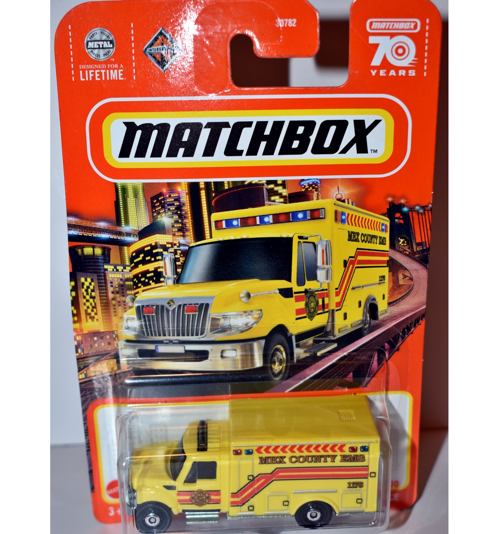 Matchbox - International Terrastar Ambulance