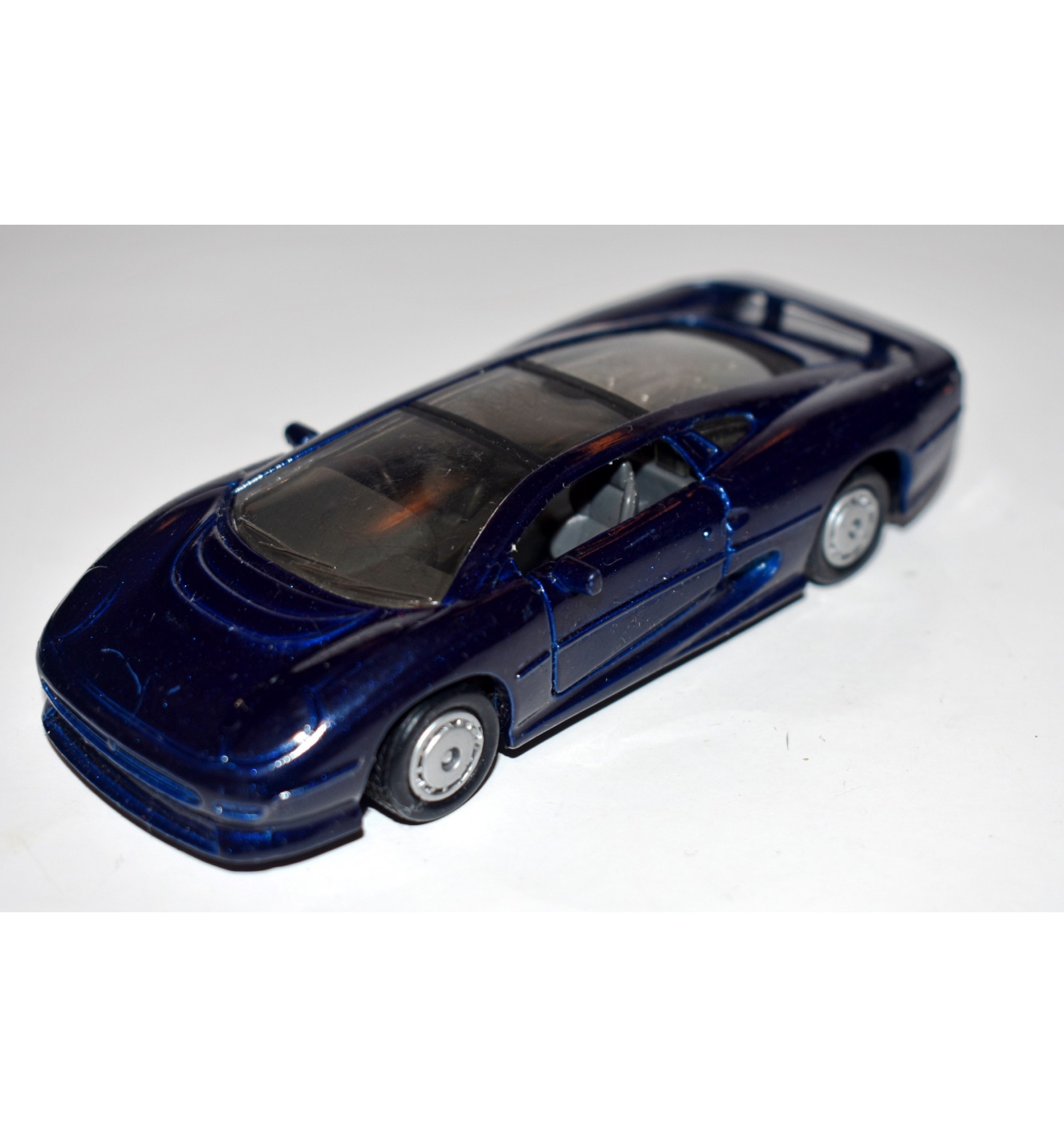 Maisto supercar deals collection jaguar xj220