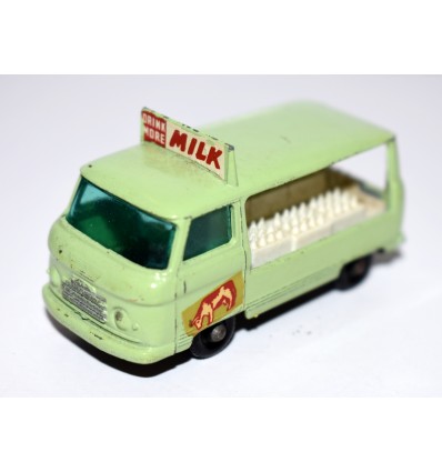 Matchbox Regular Wheels - (21 C-8) Commer Milk Float