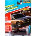 Johnny Lightning Classic Gold - 2002 Chevrolet Silverado Pickup Truck