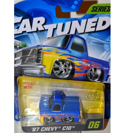 MGA Entertainment - CarTuned - 1987 Chevy C10 Squarebody Pickup Truck