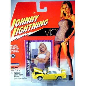Johnny Lightning Pamela Anderson VIP - Ford Mustang Convertible - Top Up