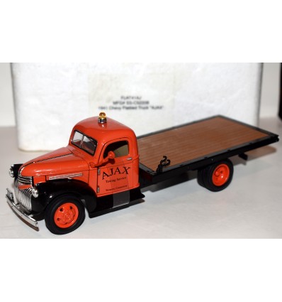 National Motor Museum Mint - 1941 Chevrolet AJAX Towing Flatbed