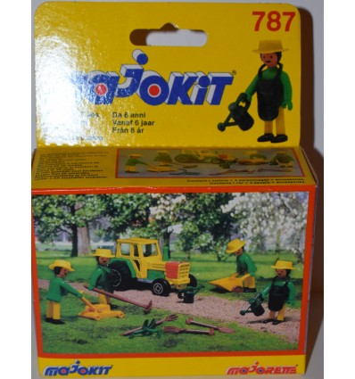 Majorette - Majokit - Farm Tractor with people and diorama accessories