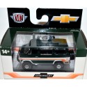 M2 Machines Auto-Thentics - 1971 Chevrolet Beauville 4x4 Van