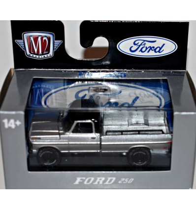M2 Machines Auto-Thentics - 1972 Ford F-250 Custom 4x4