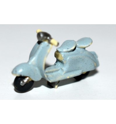 Rare HO Scale Vespa 2 Seater