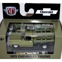 M2 Machines Auto-Thentics - 1973 Chevy Cheyenne Super 10 Squarebody Stake Truck