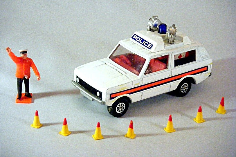 Corgi (461) Range Rover Vigilant Police Truck with Accessories