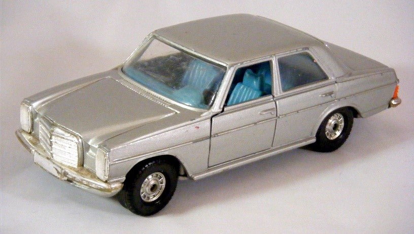 Corgi (285-A-1) Mercedes-Benz 240D Sedan