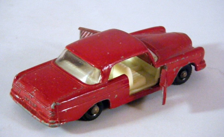 Matchbox Regular Wheels (53B-3) Mercedes-Benz 220SE