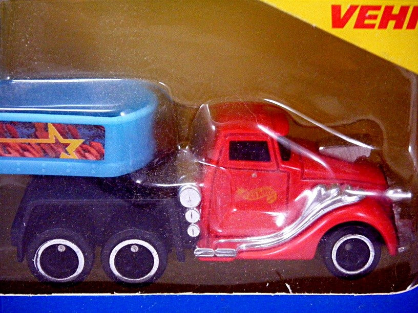 Hot Wheels Pavement Pounders - 1955 Chevy Belair and Transporter