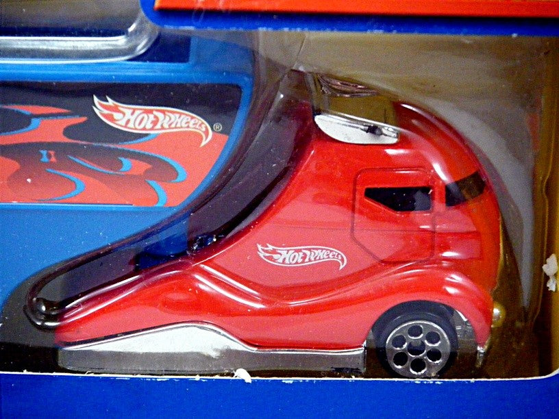 Hot Wheels Pavement Pounders - 1955 Chevy Belair and Transporter