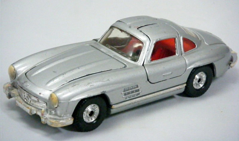 Corgi Classics Series (811-B-1) 1954 Mercedes-Benz 300SL Gullwing