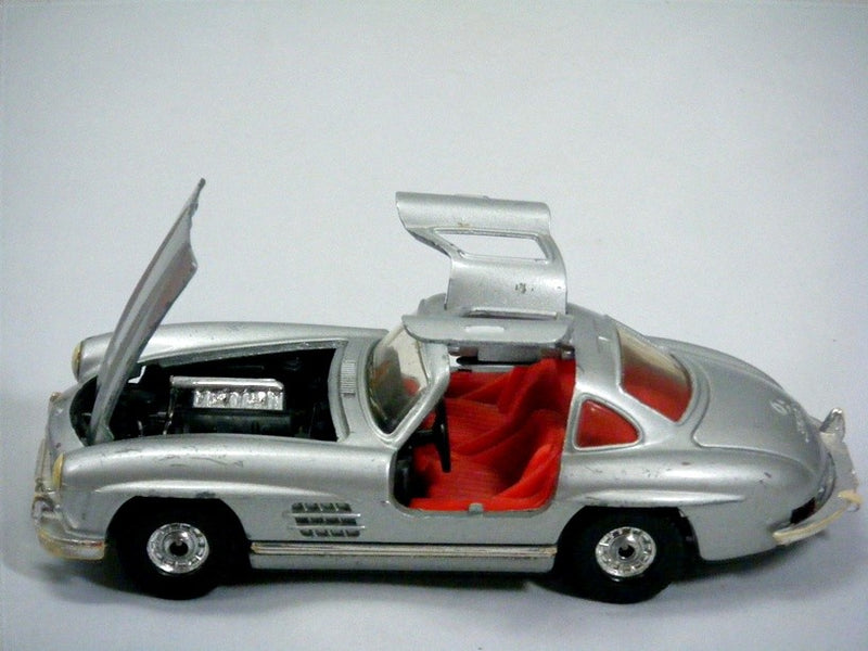 Corgi Classics Series (811-B-1) 1954 Mercedes-Benz 300SL Gullwing