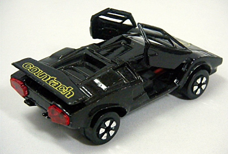 Playart - Lamborghini Countach LP500S (opening doors!)