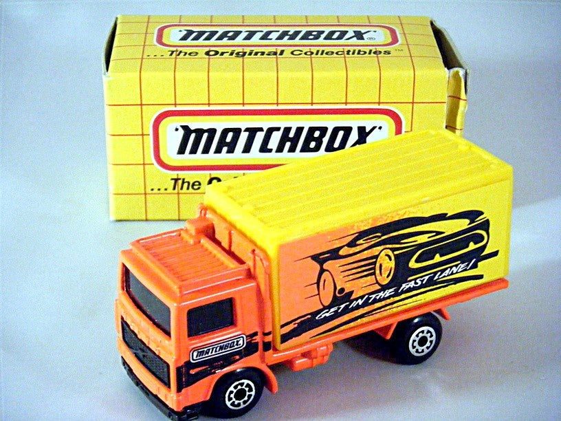 Matchbox - Volvo Container Truck - MB Fastlane