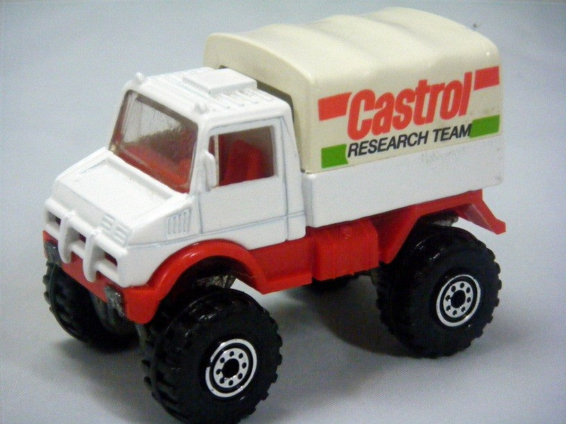 Hot Wheels - Mercedes-Benz Castrol Unimog