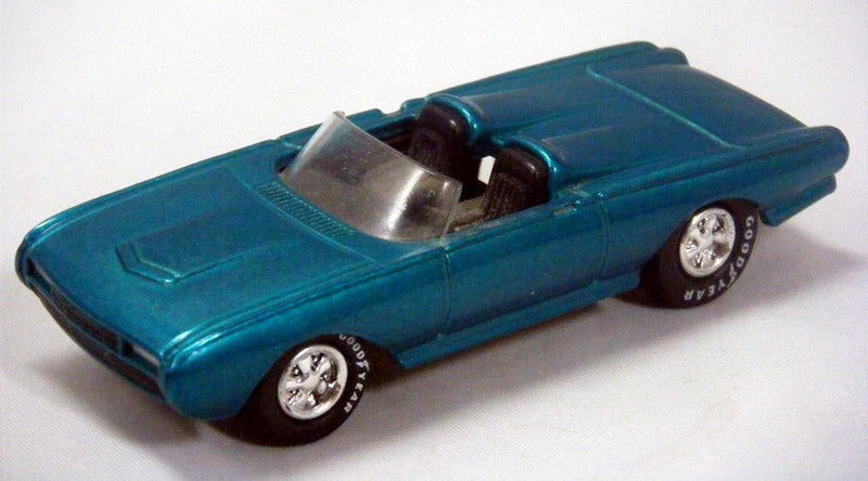 Johnny Lightning 1962 Ford Thunderbird Custom