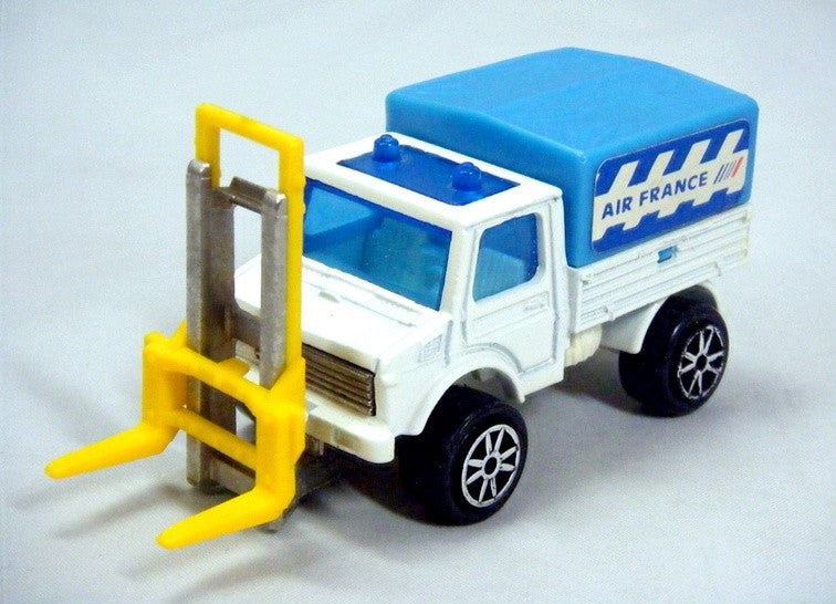 Majorette - Air France Mercedes-Benz Unimog