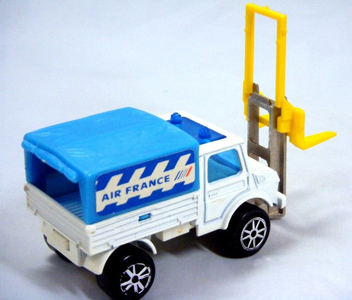 Majorette - Air France Mercedes-Benz Unimog