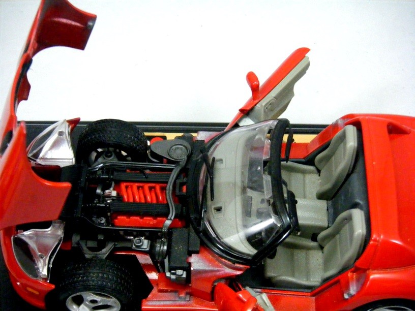 Bburago (1:24 Scale) 1992 Dodge Viper RT/10
