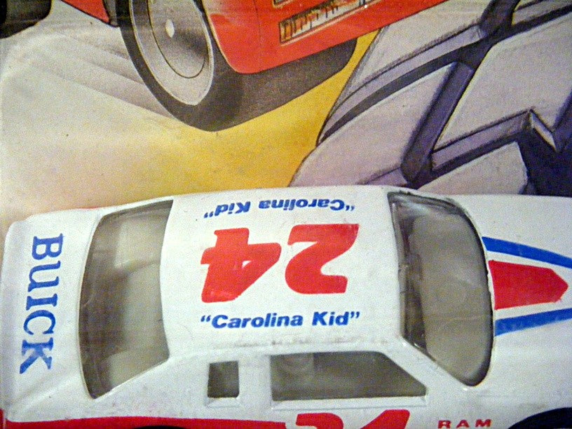 Maisto Turbo Thread Series - "Carolina Kid" Buick LeSabre NASCAR Stock Car